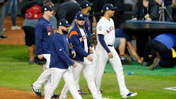 Parte de los lanzadores de Astros de Houston durante el Juego 6 de la Serie Mundial