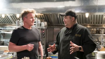 GORDON RAMSAY’S 24 HOURS TO HELL AND BACK: L-R: Gordon Ramsay and the restaurant staff in the “Botto's” episode of GORDON RAMSAY’S 24 HOURS TO HELL AND BACK airing Tuesday, Jan. 28 (9:00-10:00 PM ET/PT) on FOX. © 2020 FOX MEDIA LLC. CR: Jeff Neira / FOX.