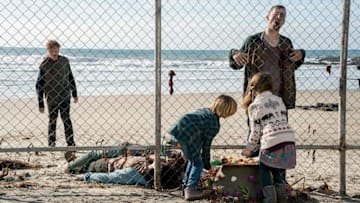 Kids at fence with walkers. Fear the Walking Dead. AMC