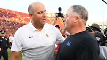 Clay Helton talks with Chip Kelly. (Photo by Jayne Kamin-Oncea/Getty Images)