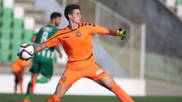 VILA DO CONDE, PORTUGAL - AUGUST 05: Real Valladolid FC's goalkeeper Kepa in action during the Pre-Season Friendly match Rio Ave FC v Real Valladolid FC at Estdio dos Arcos on August 5, 2015 in Vila do Conde, Portugal. (Photo by Gualter Fatia/Getty Images)