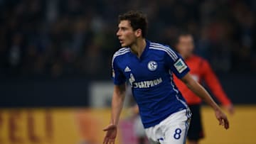 Schalke's midfielder Leon Goretzka celebrates scoring the 2-1 goal during the German first division Bundesliga football match FC Schalke 04 v Moenchengladbach in Gelsenkirchen, western Germany, on March 18, 2016. / AFP / PATRIK STOLLARZ / RESTRICTIONS: DURING MATCH TIME: DFL RULES TO LIMIT THE ONLINE USAGE TO 15 PICTURES PER MATCH AND FORBID IMAGE SEQUENCES TO SIMULATE VIDEO. == RESTRICTED TO EDITORIAL USE == FOR FURTHER QUERIES PLEASE CONTACT DFL DIRECTLY AT 49 69 650050 (Photo credit should read PATRIK STOLLARZ/AFP/Getty Images)