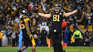 PITTSBURGH, PA - NOVEMBER 16: Jesse James #81 of the Pittsburgh Steelers reacts after a 1 yard touchdown reception in the fourth quarter during the game against the Tennessee Titans at Heinz Field on November 16, 2017 in Pittsburgh, Pennsylvania. (Photo by Joe Sargent/Getty Images)