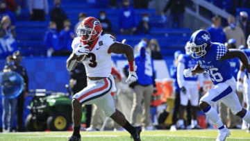 LEXINGTON, KENTUCKY - OCTOBER 31: Zamir White #3 of the Georgia Bulldogs runs for a touchdown against the Kentucky Wildcats at Kroger Field on October 31, 2020 in Lexington, Kentucky. (Photo by Andy Lyons/Getty Images)