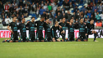 MONTERREY, MEXICO - MARCH 07: Players of Queretaro wait in the penalty shootout during the round of 16th between Monterrey and Queretaro as part of the Copa MX Clausura 2018 at BBVA Bancomer Stadium on March 07, 2018 in Monterrey, Mexico. (Photo by Alfredo Lopez/Jam Media/Getty Images)
