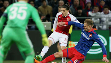 MOSCOW, RUSSIA - APRIL 12: Aleksei Berezutski of PFC CSKA Moskva vies for the ball with Hector Bellerín of Arsenal FC during the UEFA Europa League quarter final leg two match between PFC CSKA Moskva and Arsenal FC at CSKA Arena stadium on April 12, 2018 in Moscow, Russia. (Photo by Oleg Nikishin/Getty Images)