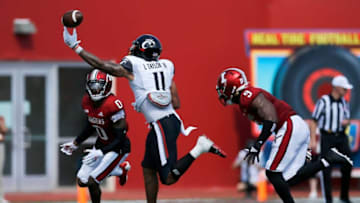 Cincinnati Bearcats tight end Leonard Taylor bobbles a pass against the Indiana Hoosiers. The Enquirer.