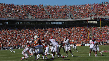 DALLAS, TX - OCTOBER 10: A general view of play between the Oklahoma Sooners and the Texas Longhorns during the 2015 AT&T Red River Showdown at Cotton Bowl on October 10, 2015 in Dallas, Texas. (Photo by Ronald Martinez/Getty Images)