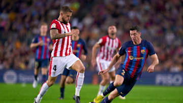 BARCELONA, SPAIN - OCTOBER 23: Robert Lewandowski of FC Barcelona competes for the ball with Inigo Martinez of Athletic Club during the LaLiga Santander match between FC Barcelona and Athletic Club at Spotify Camp Nou on October 23, 2022 in Barcelona, Spain. (Photo by Pedro Salado/Quality Sport Images/Getty Images)