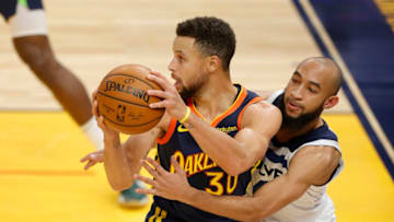 Stephen Curry of the Golden State Warriors is guarded by Jordan McLaughlin of the Minnesota Timberwolves. (Photo by Ezra Shaw/Getty Images)