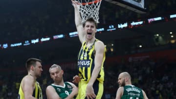 BELGRADE, SERBIA - MAY 18, 2018: Fenerbahce Dogus Istanbul's Marko Guduric (L), Jan Vesely (2nd R) and Zalgiris Kaunas' Beno Udrih (2nd L) and Antanas Kavaliauskas (R) in action in their 2017/2018 Euroleague Final Four Semifinal B basketball match at Stark Arena. Stanislav Krasilnikov/TASS (Photo by Stanislav KrasilnikovTASS via Getty Images)