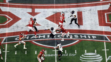 ARLINGTON, TX - DECEMBER 02: Baker Mayfield #6 of the Oklahoma Sooners looks to pass against the TCU Horned Frogs in the first quarter during Big 12 Championship at AT&T Stadium on December 2, 2017 in Arlington, Texas. (Photo by Ronald Martinez/Getty Images)