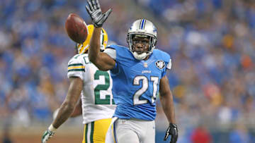 DETROIT, MI - SEPTEMBER 21: Reggie Bush #21 of the Detroit Lions reacts to a first down during the fourth quarter of the game against the Green Bay Packers at Ford Field on September 21, 2014 in Detroit, Michigan. The Lions defeated the Packers 19-7. (Photo by Leon Halip/Getty Images)