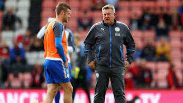 BOURNEMOUTH, ENGLAND - SEPTEMBER 30: Craig Shakespeare, manager of Leicester City speaks to Jamie Vardy of Leicester City during the warm up prior to the Premier League match between AFC Bournemouth and Leicester City at Vitality Stadium on September 30, 2017 in Bournemouth, England. (Photo by Michael Steele/Getty Images)