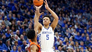 LEXINGTON, KY - JANUARY 20: Kevin Knox #5 of the Kentucky Wildcats shoots a three pointer over Jalen Hudson #3 of the Florida Gators at Rupp Arena on January 20, 2018 in Lexington, Kentucky. (Photo by Michael Reaves/Getty Images)