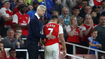 LONDON, ENGLAND - SEPTEMBER 24: Arsene Wenger, Manager of Arsenal pats Alexis Sanchez of Arsenal on the back after he is subbed during the Premier League match between Arsenal and Chelsea at the Emirates Stadium on September 24, 2016 in London, England. (Photo by Paul Gilham/Getty Images)