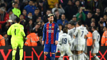 BARCELONA, SPAIN - DECEMBER 03: Lionel Messi of Barcelona shows his dejection after Real Madrid's equaliser during the La Liga match between FC Barcelona and Real Madrid CF at Camp Nou on December 3, 2016 in Barcelona, Spain. (Photo by David Ramos/Getty Images)