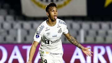 Brazil's Santos Kaio Jorge celebrates after scoring against Argentina's Independiente during the Copa Sudamericana round of 16 first leg football match at the Urbano Caldeira stadium in Santos, Brazil, on July 15, 2021. (Photo by CARLA CARNIEL / various sources / AFP) (Photo by CARLA CARNIEL/AFP via Getty Images)