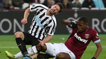 LONDON, ENGLAND - MARCH 02: Issa Diop of West Ham United tackles Fabian Schar of Newcastle United during the Premier League match between West Ham United and Newcastle United at London Stadium on March 02, 2019 in London, United Kingdom. (Photo by Christopher Lee/Getty Images)