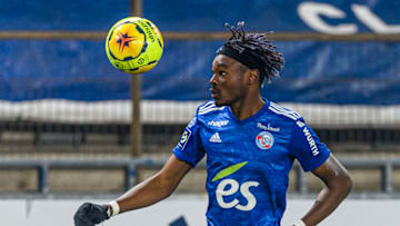 STRASBOURG, FRANCE - NOVEMBER 06: Mohamed Simakan of Racing Strasbourg controls the ball during the Ligue 1 match between RC Strasbourg and Olympique Marseille at Stade de la Meinau on November 6, 2020 in Strasbourg, France. (Photo by Marcio Machado/Eurasia Sport Images/Getty Images)