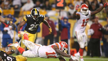 Oct 2, 2016; Pittsburgh, PA, USA; Kansas City Chiefs wide receiver Tyreek Hill (10) dives into the end-zone for a touchdown against the Pittsburgh Steelers during the fourth quarter at Heinz Field. Mandatory Credit: Charles LeClaire-USA TODAY Sports