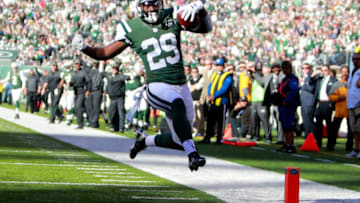 EAST RUTHERFORD, NJ - NOVEMBER 13: Bilal Powell #29 of the New York Jets leaps into the endzone for a touchdown against the Los Angeles Rams in the second quarter at MetLife Stadium on November 13, 2016 in East Rutherford, New Jersey. (Photo by Michael Reaves/Getty Images)