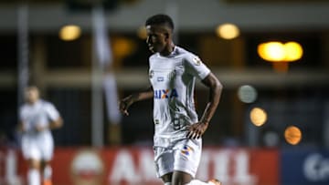 SAO PAULO, BRAZIL - MARCH 15: Rodrygo #9 of Santos on the ball during the match between Santos and Nacional (URU) as a part of Copa Libertadores 2018 at Pacaembu Stadium on March15, 2018 in Sao Paulo, Brazil. (Photo by Ricardo Nogueira/Getty Images)