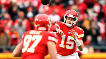 KANSAS CITY, MISSOURI - DECEMBER 29: Quarterback Patrick Mahomes #15 of the Kansas City Chiefs passes to tight end Travis Kelce #87 during the 1st quarter of the game against the Los Angeles Chargers at Arrowhead Stadium on December 29, 2019 in Kansas City, Missouri. (Photo by Jamie Squire/Getty Images)