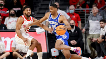 Memphis Tigers guard Jayden Hardaway dribbles against Cincinnati Bearcats guard David DeJulius at Fifth Third Arena. Getty Images.