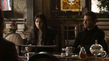 Hailee Steinfeld as Kate Bishop and Jeremy Renner as Clint Barton/Hawkeye in Marvel Studios' HAWKEYE. Photo by Chuck Zlotnick. ©Marvel Studios 2021. All Rights Reserved.