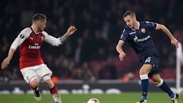 LONDON, ENGLAND - NOVEMBER 02: Aleksandar Pesic of FK Crvena Zvezda attempts to get past Mathieu Debuchy of Arsenal during the UEFA Europa League group H match between Arsenal FC and Crvena Zvezda at Emirates Stadium on November 2, 2017 in London, United Kingdom. (Photo by Mike Hewitt/Getty Images)