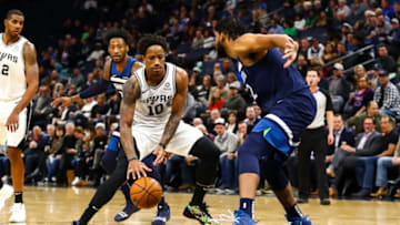 MINNEAPOLIS, MN - NOVEMBER 13: DeMar DeRozan #10 of the San Antonio Spurs drives to the basket while Karl-Anthony Towns #32 of the Minnesota Timberwolves defends. (Photo by David Berding/Getty Images)
