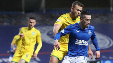 GLASGOW, SCOTLAND - DECEMBER 26: Ryan Porteous of Hibernian vies with Kemar Roofe of Rangers during the Ladbrokes Scottish Premiership match between Rangers and Hibernian at Ibrox Stadium on December 26, 2020 in Glasgow, Scotland. The match will be played without fans, behind closed doors as a Covid-19 precaution. (Photo by Ian MacNicol/Getty Images)