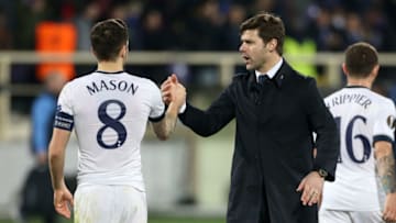 dFLORENCE - FEBRUARY 18: Coach of Tottenham Mauricio Pochettino greets Ryan Mason following the UEFA Europa League round of 32 first leg match between Fiorentina and Tottenham Hotspur at Stadio Artemio Franchi on February 18, 2016 in Florence, Italy. (Photo by Jean Catuffe/Getty Images)