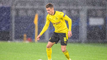 DORTMUND, GERMANY - OCTOBER 28: Thorgan Hazard of Dortmund kicks the ball during the UEFA Champions League Group F stage match between Borussia Dortmund and Zenit St. Petersburg at Signal Iduna Park on October 28, 2020 in Dortmund, Germany. (Photo by Lukas Schulze/Getty Images)