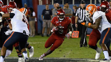 BOCA RATON, FL - NOVEMBER 12: Devin Singletary #5 of the Florida Atlantic Owls rushes the football during the 2nd quarter against the UTEP Miners at FAU Stadium on November 12, 2016 in Boca Raton, Florida. (Photo by Eric Espada/Getty Images)
