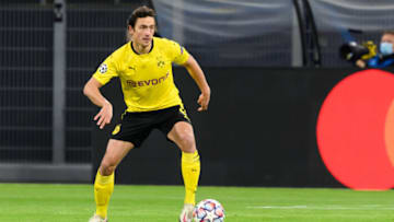 Thomas Delaney of Borussia Dortmund controls the ball (Photo by Alex Gottschalk/DeFodi Images via Getty Images)