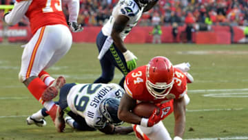 KANSAS CITY, MO - NOVEMBER 16: Knile Davis #34 of the Kansas City Chiefs scores a touchdown against Earl Thomas #29 of the Seattle Seahawks during the game at Arrowhead Stadium on November 16, 2014 in Kansas City, Missouri. (Photo by Peter Aiken/Getty Images)
