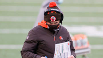 EAST RUTHERFORD, NEW JERSEY - DECEMBER 27: Head coach Kevin Stefanski of the Cleveland Browns looks on in the second quarter against the New York Jets at MetLife Stadium on December 27, 2020 in East Rutherford, New Jersey. (Photo by Sarah Stier/Getty Images)