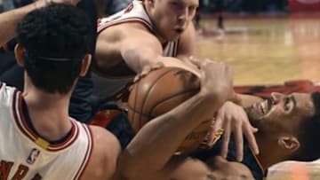 Feb 10, 2016; Chicago, IL, USA; Chicago Bulls forward Doug McDermott (center) guard Kirk Hinrich (left) and Atlanta Hawks forward Thabo Sefolosha (right) go for a loose ball during the first quarter at the United Center. Mandatory Credit: David Banks-USA TODAY Sports