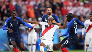 YEKATERINBURG, RUSSIA - JUNE 21: Andre Carrillo of Peru is challenged by Paul Pogba of France, Olivier Giroud of France, and Ngolo Kante of France during the 2018 FIFA World Cup Russia group C match between France and Peru at Ekaterinburg Arena on June 21, 2018 in Yekaterinburg, Russia. (Photo by Laurence Griffiths/Getty Images)