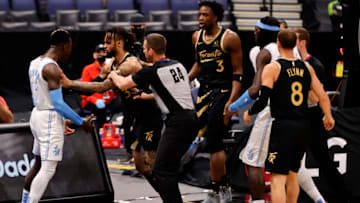 TAMPA, FLORIDA - APRIL 06: Gary Trent Jr. #33 of the Toronto Raptors pushes Dennis Schroder #17 of the Los Angeles Lakers (Photo by Douglas P. DeFelice/Getty Images)