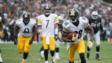 Oct 27, 2013; Oakland, CA, USA; Pittsburgh Steelers wide receiver Emmanuel Sanders (88) scores a touchdown on a pass from quarterback Ben Roethlisberger (7) during the fourth quarter of the game against the Oakland Raiders at O.co Coliseum. The Oakland Raiders defeated the Pittsburgh Steelers 21-18. Mandatory Credit: Ed Szczepanski-USA TODAY Sports