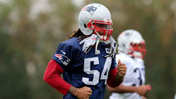 TEMPE, AZ - JANUARY 30: Dont'a Hightower #54 of the New England Patriots warms up during the New England Patriots Super Bowl XLIX Practice on January 30, 2015 at the Arizona Cardinals Practice Facility in Tempe, Arizona. (Photo by Elsa/Getty Images)