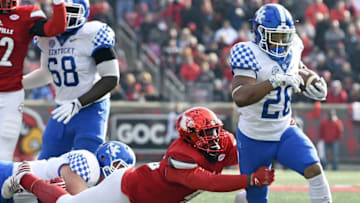 Nov 26, 2016; Louisville, KY, USA; Kentucky Wildcats running back Benny Snell Jr. (26) tries to break the tackle of Louisville Cardinals defensive tackle Kyle Shortridge (95) during the second quarter at Papa John