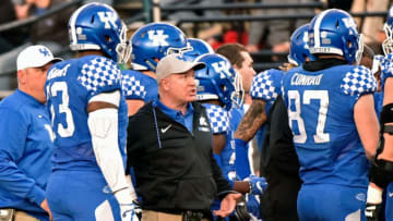 NASHVILLE, TN - NOVEMBER 11: Head coach Mark Stoops of the Kentucky Wildcats coaches during a time out in the first half of a game against the Vanderbilt Commodores at Vanderbilt Stadium on November 11, 2017 in Nashville, Tennessee. (Photo by Frederick Breedon/Getty Images)