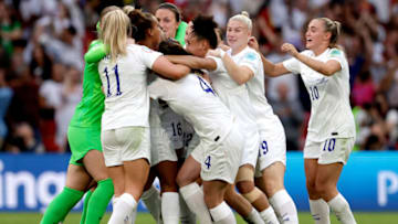 LONDON, UNITED KINGDOM - JULY 31: players of England celebrates the victory during the EURO Women match between England v Germany at the Wembley Stadium on July 31, 2022 in London United Kingdom (Photo by Richard Sellers/Soccrates/Getty Images)