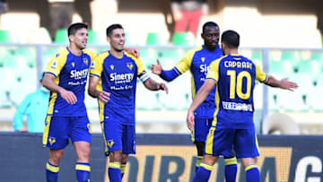 VERONA, ITALY - OCTOBER 24: Giovanni Simeone of Hellas Verona celebrates after scoring the 4-1 goal during the Serie A match between Hellas and SS Lazio at Stadio Marcantonio Bentegodi on October 24, 2021 in Verona, Italy. (Photo by Alessandro Sabattini/Getty Images)