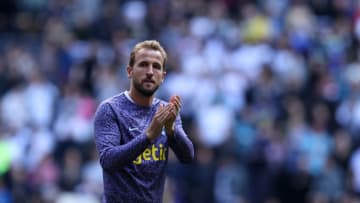 Harry Kane applauds the fans as he does a lap around the stadium after the final whistle during the pre-season friendly match between Tottenham Hotspur and Shakhtar Donetsk at Tottenham Hotspur Stadium on August 06, 2023 in England. (Photo by Charlie Crowhurst/Getty Images)