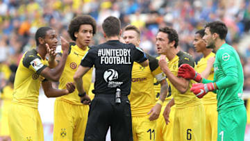 Dortmund's players argue with referee Harm Osmers after sending off Dortmund's French defender Abdou Diallo during the German First division Bundesliga football match TSG 1899 Hoffenheim vs Borussia Dortmund in Sinsheim Germany, on September 22, 2018. (Photo by Daniel ROLAND / AFP) / DFL REGULATIONS PROHIBIT ANY USE OF PHOTOGRAPHS AS IMAGE SEQUENCES AND/OR QUASI-VIDEO (Photo credit should read DANIEL ROLAND/AFP/Getty Images)